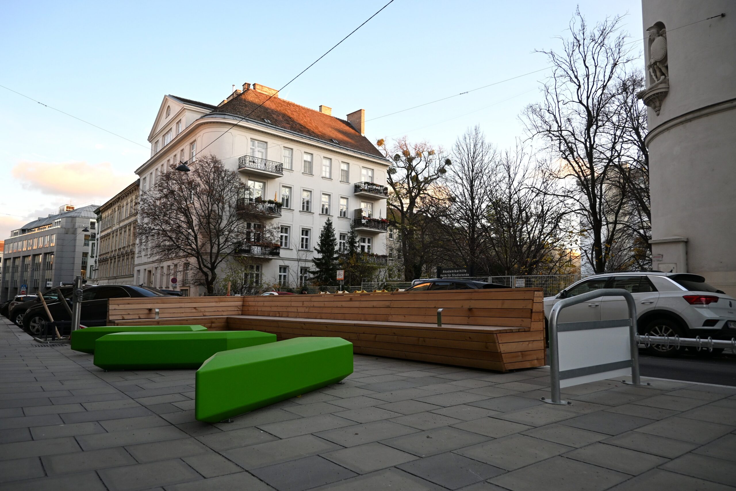 Der Schulvorplatz in der Michaelerstraße ist fertig