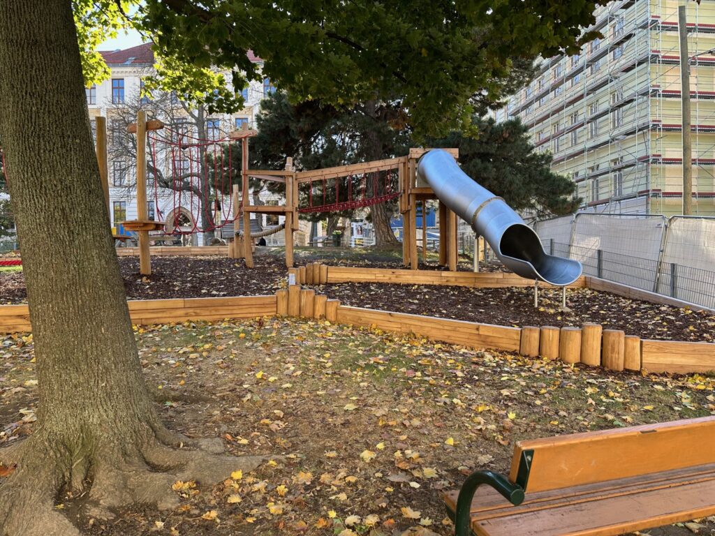 Die neue Rutsche im Ebner-Eschenbach-Park – ein Wunsch aus dem Kinderparlament